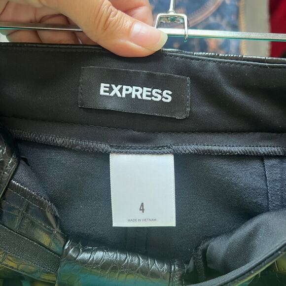 Express Black Faux Leather Croc Embossed Shorts Size 4 - Picture 4 of 5